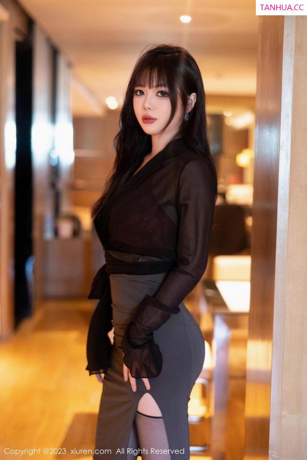 Arude薇薇  [XiuRen]高清写真图 2023.10.18 No.7523 Arude薇薇 黑丝美臀第2张图片